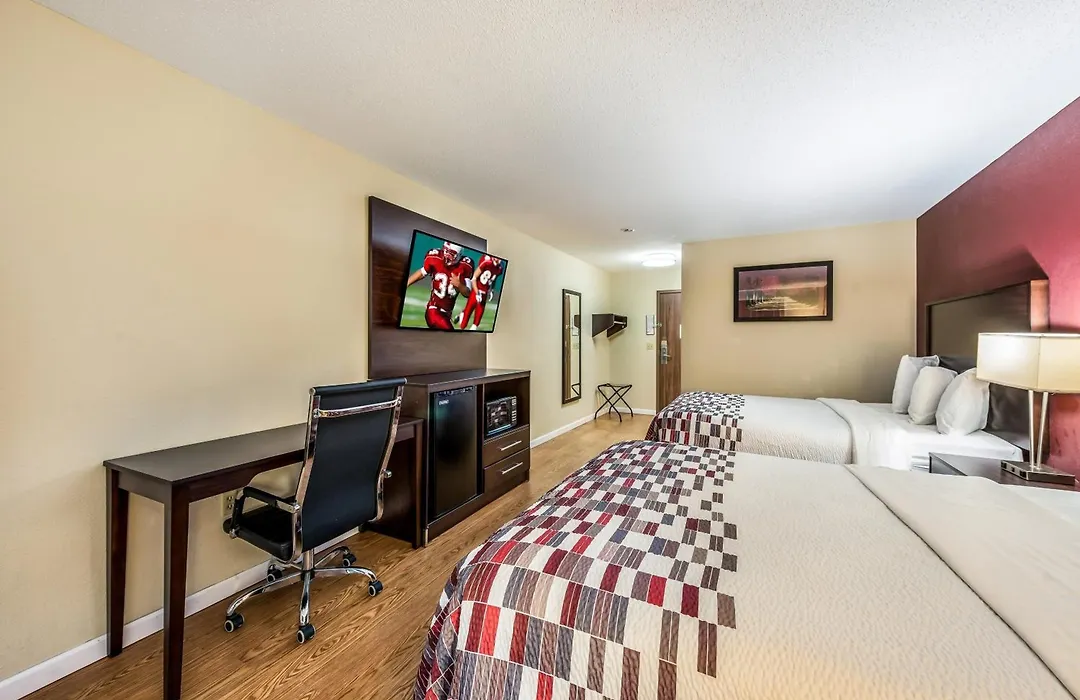 Red Roof Inn & Suites Wapakoneta-1